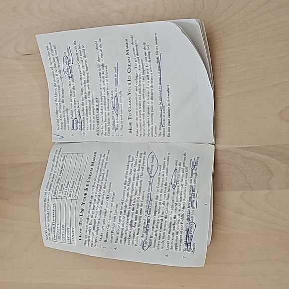 Ice cream maker, 1/2 pint Sunbeam, electric, gel canister - Picture 11 of 13